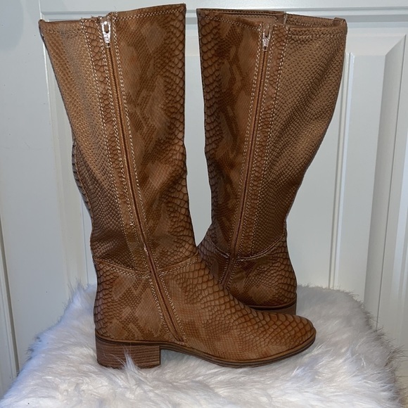 BARETRAPS Madelyn Womens tan Faux Leather Embossed Knee-High Boots size 8.5 NEW - Picture 6 of 9